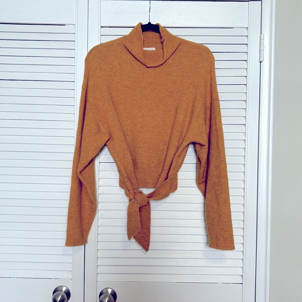 Gold Wilfred turtleneck crop sweater